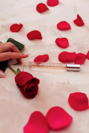 4ABW_EYE-OF-LOVE_PHEROMONE_PARFUM_BODY-SPRAY_FEMALE_AFTER-DARK_10ML_004.webp