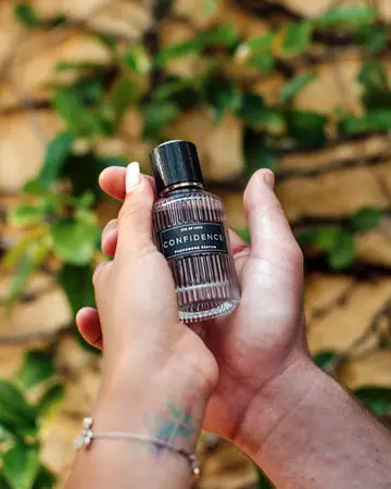 4ABW_EYE-OF-LOVE_PHEROMONE_PARFUM_BODY-SPRAY_MALE_CONFIDENCE_50ML_004.webp
