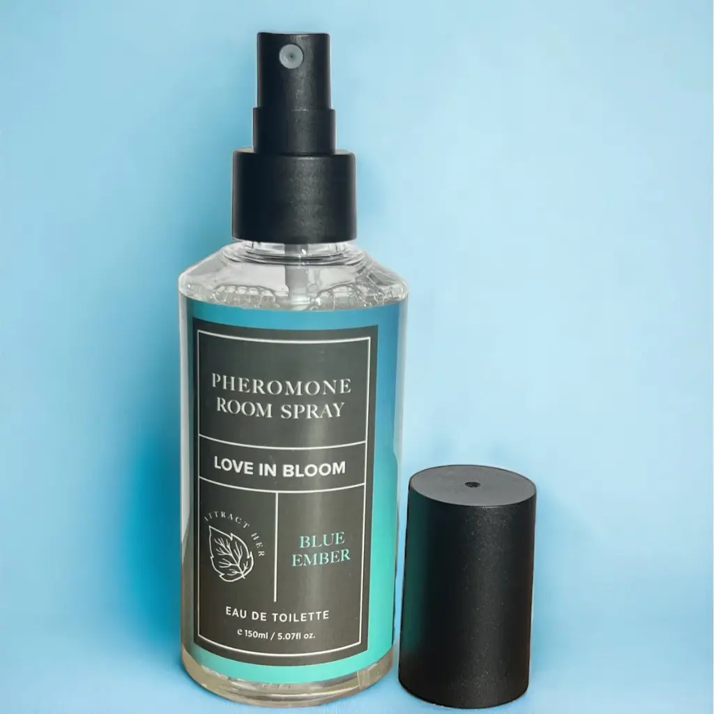 NTP_ZENLUDABLE_EYE-OF-LOVE_PHEROMONE_AMBIENTAL-ROOM_SPRAY_LOVE-IN-BLOOM_BLUE-EMBER_150ML_004.webp